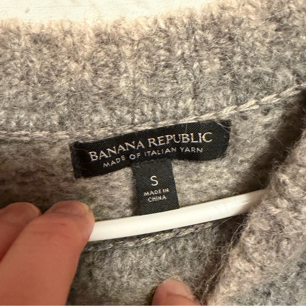Banana Republic Gray and Cream Women's Sweater - Picture 3 of 6